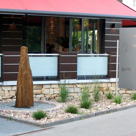 Hotel Lindenkrug 居特斯洛 外观 照片
