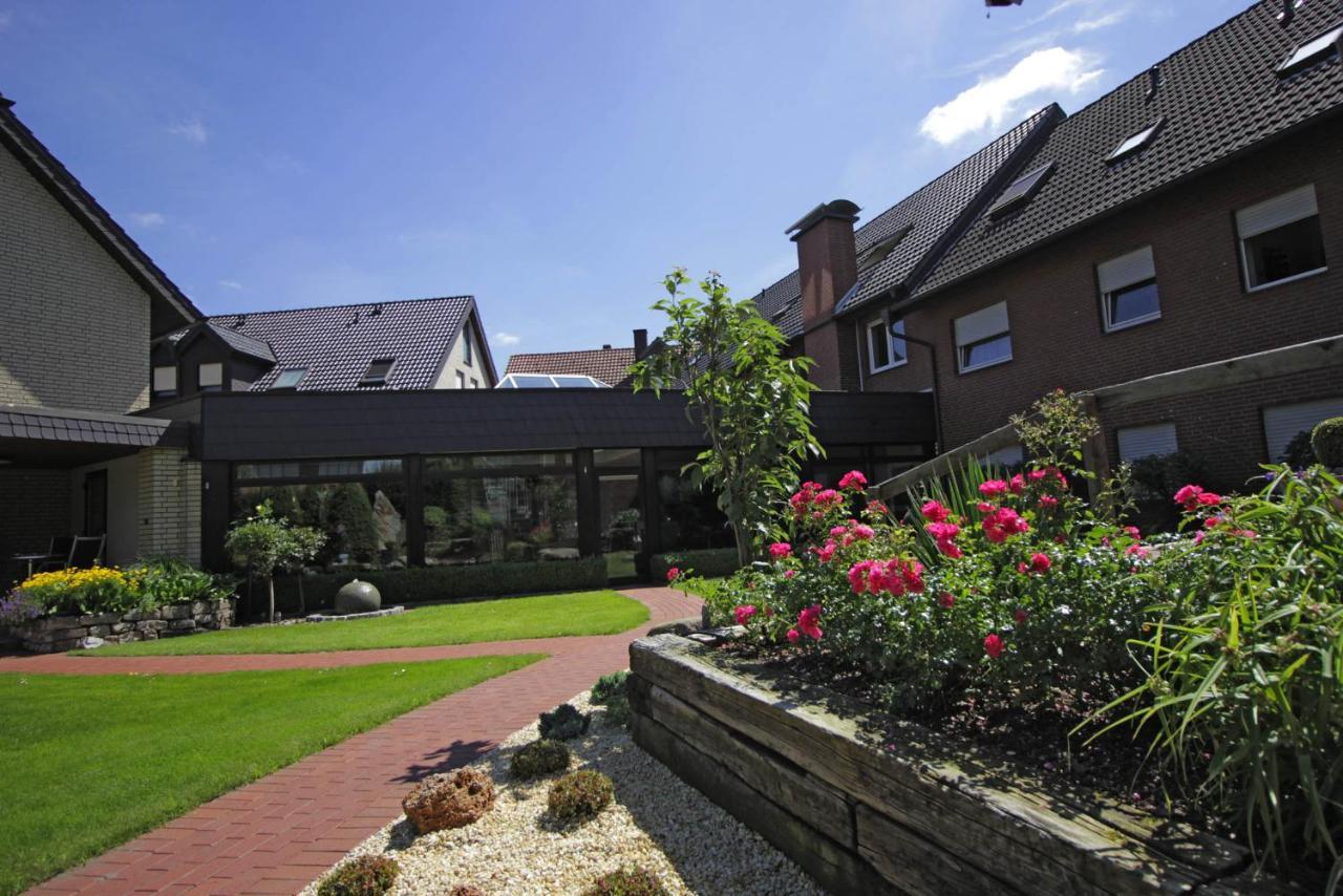 Hotel Lindenkrug 居特斯洛 外观 照片