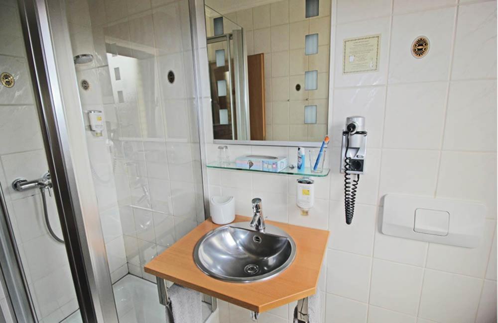 Hotel Lindenkrug 居特斯洛 客房 照片