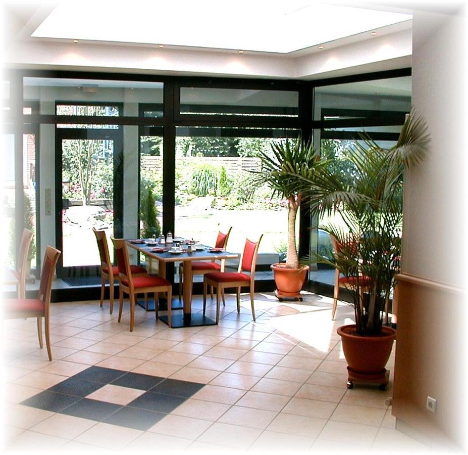 Hotel Lindenkrug 居特斯洛 外观 照片